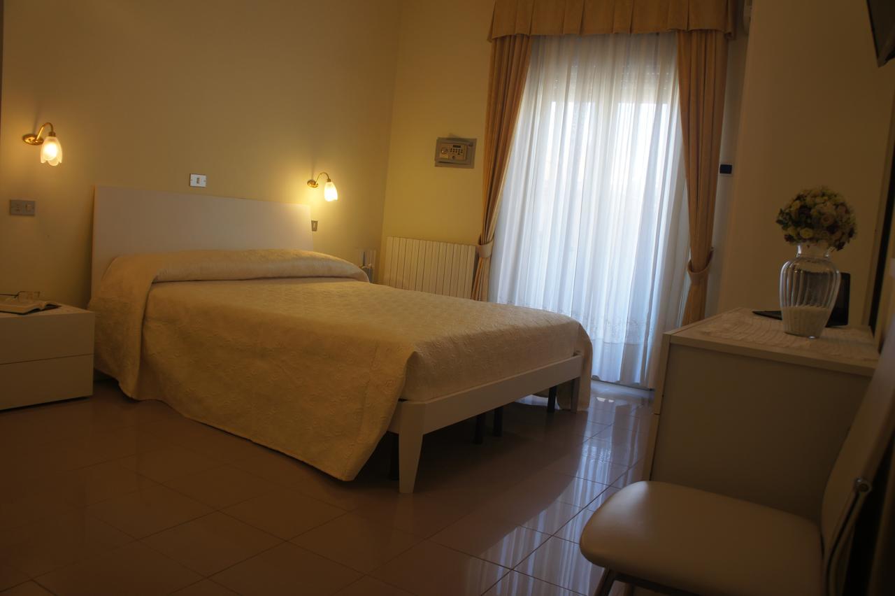 Hotel Solaris Giulianova Eksteriør billede